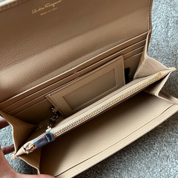 NWOT Ferragamo // clasp long wallet - Picture 4 of 6
